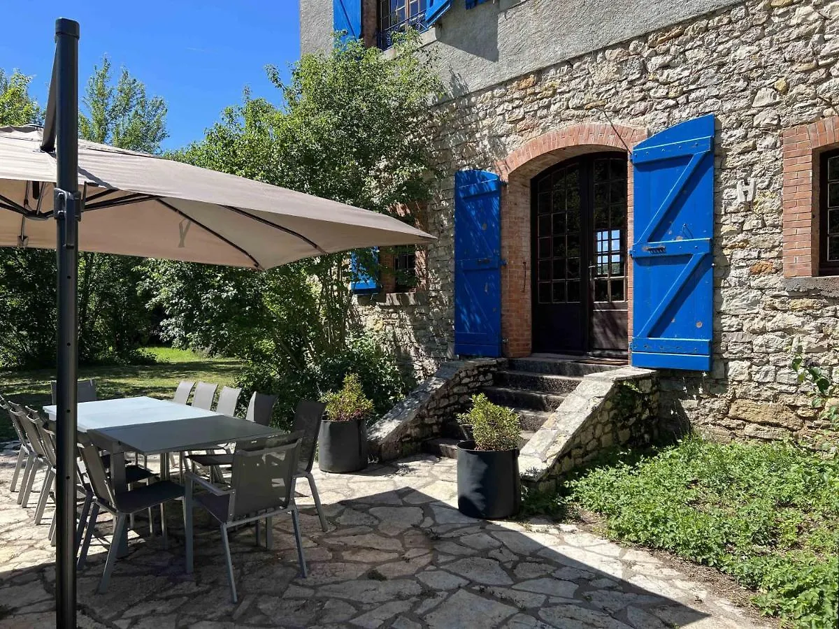 Holiday home Maison De Charme 3 Etoiles Avec Piscine Tour-de-Faure